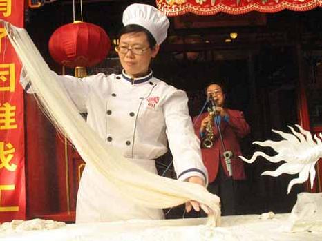 pasta chef noodle maker la mian ancient chinese art La Mian   The Ancient Art of Chinese Noodle Making