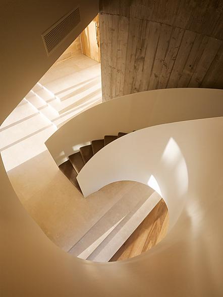 spiral staircase The Yarra House: Interior Design Inspiration