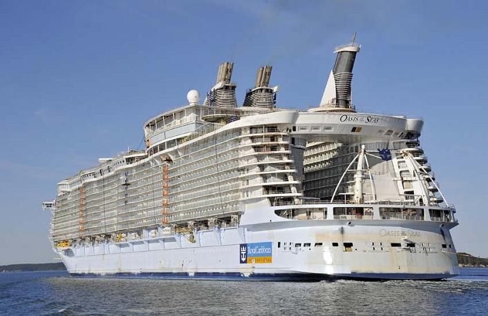 worlds largest passenger ship oasis of the seas The Largest Cruise Ship in the World is Five Times the Size of the Titanic