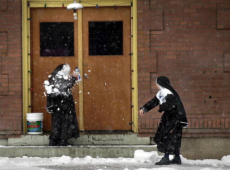 nuns snowball fight Picture of the Day   December 17, 2009