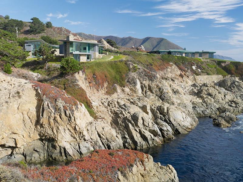 cliffside oceanfront view california mansion An Ocean of Emotion: The View from Otter Cove