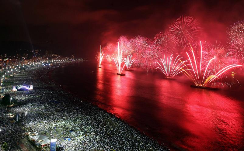 copacabana beach fireworks new years day rio de janeiro Picture of the Day   January 2, 2010