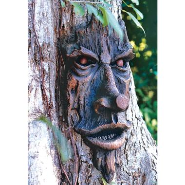 tree face sculpture lawn ornament 13 Utterly Ridiculous Lawn Ornaments