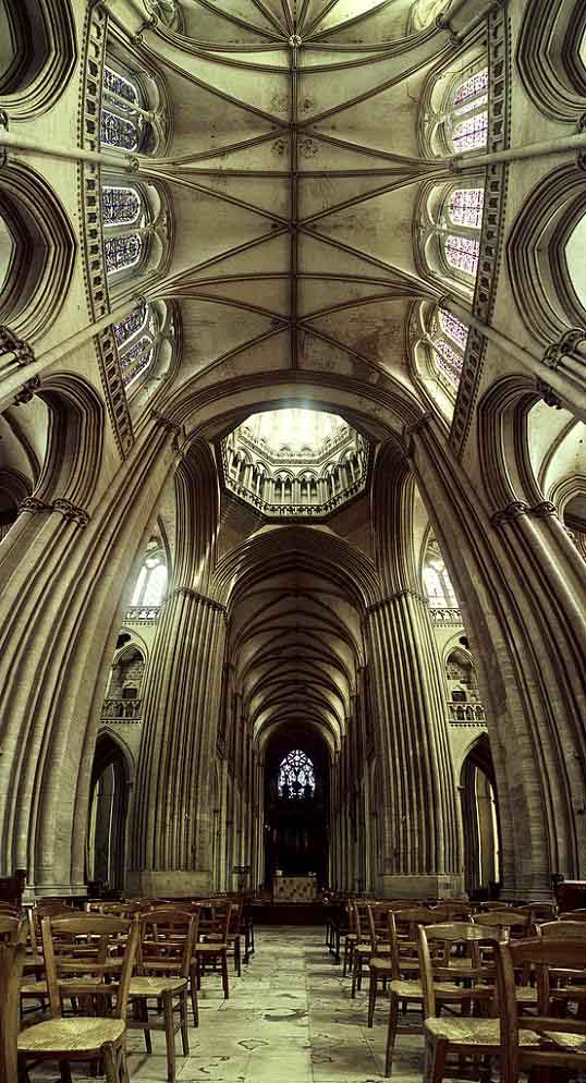 amazing ceiling vertical panoramic church interior Vertical Panoramic Photography: 15 Breathtaking Examples