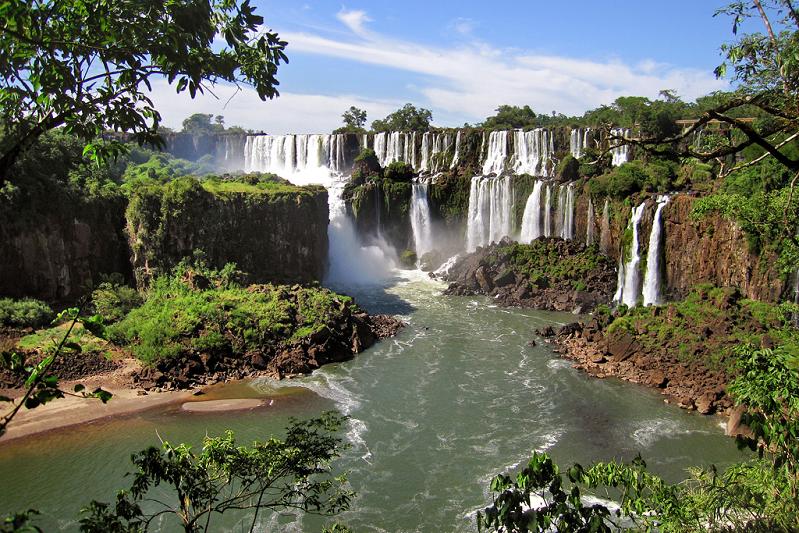 heaven on earth iguazu falls argentina brazil Iguazu Falls: 15 Amazing Pictures, 10 Incredible Facts