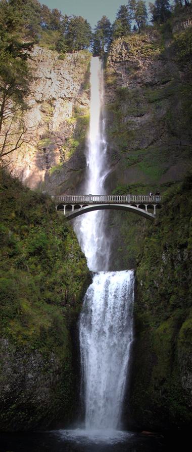 multnomah falls in portland oregon vertical panorama Vertical Panoramic Photography: 15 Breathtaking Examples