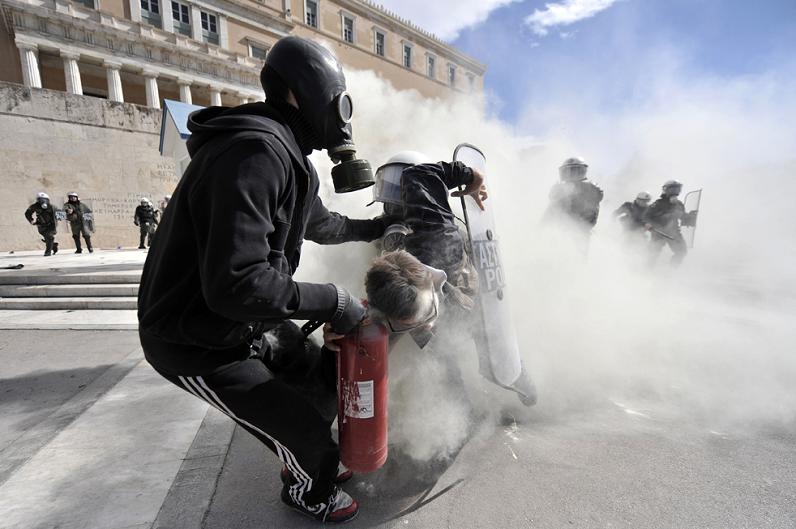 riots-in-greece-2010