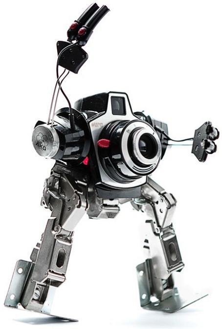 art by himatic Incredible Robot Sculptures Made from Old Electronic Parts