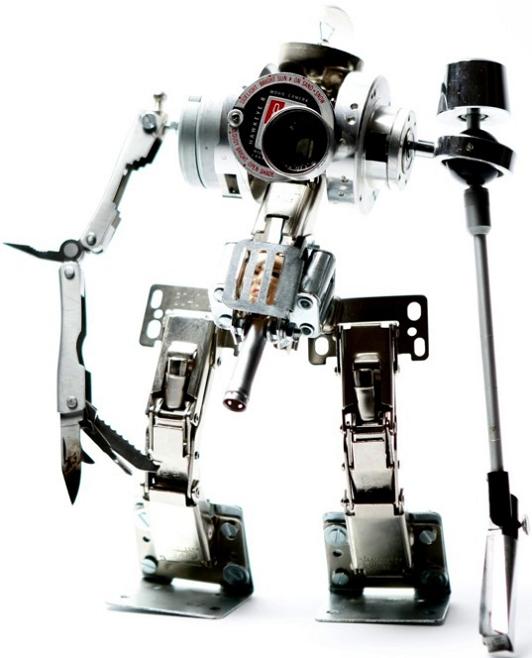 reusing old electronic pieces Incredible Robot Sculptures Made from Old Electronic Parts