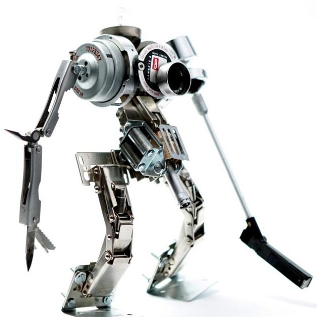 robot made from electronic parts Incredible Robot Sculptures Made from Old Electronic Parts