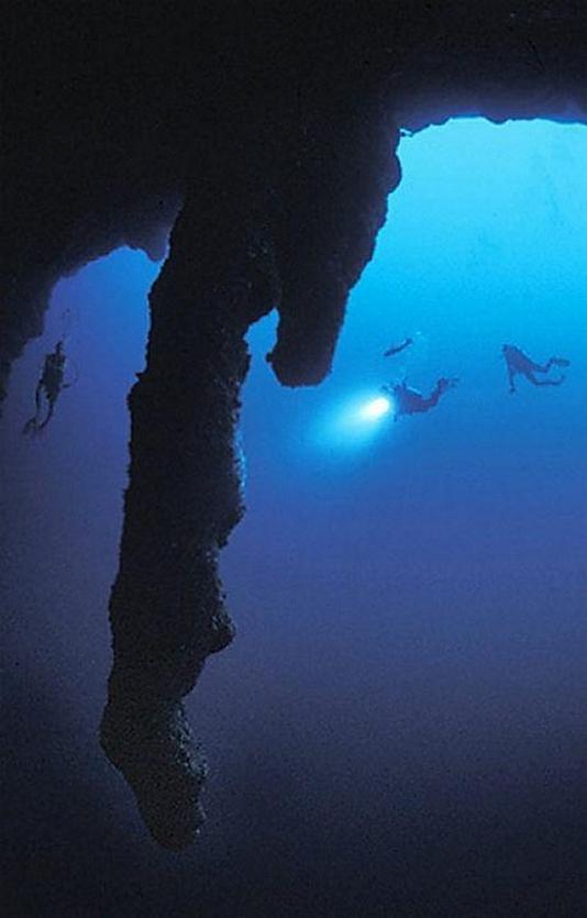 scuba-diving-the-great-blue-hole