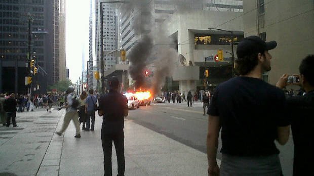 police cars on fire g20 toronto summit 2010 rioting Picture of the Day   June 26, 2010