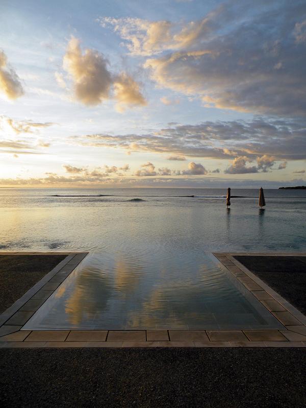 intercontinental fiji resort infinity pool 25 Stunning Infinity Pools Around the World