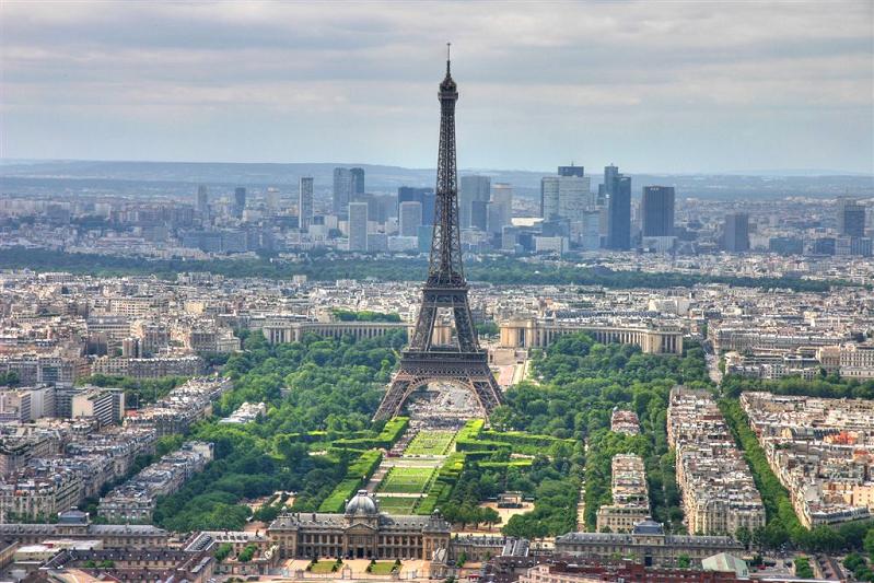 paris eiffel tower skyline france 15 Spectacular Skylines Around the World
