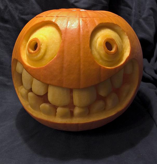 big smiley face with teeth pumpkin 25 Mind Blowing Halloween Pumpkins