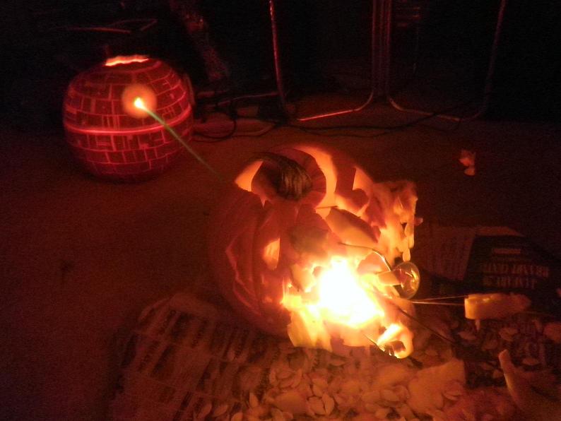 death star pumpkin destroying pumpkin planet 10 Jaw Dropping Pumpkin Carvings by Ray Villafane