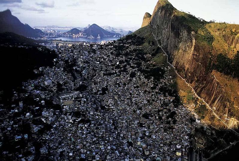 favelas rio de janeiro aerial yann arthus bertrand The Incredible Aerial Photography of Yann Arthus Bertrand [25 pics]