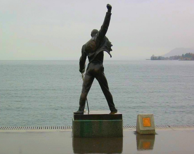 freddie mercury statue Picture of the Day: Best Statue Ever?