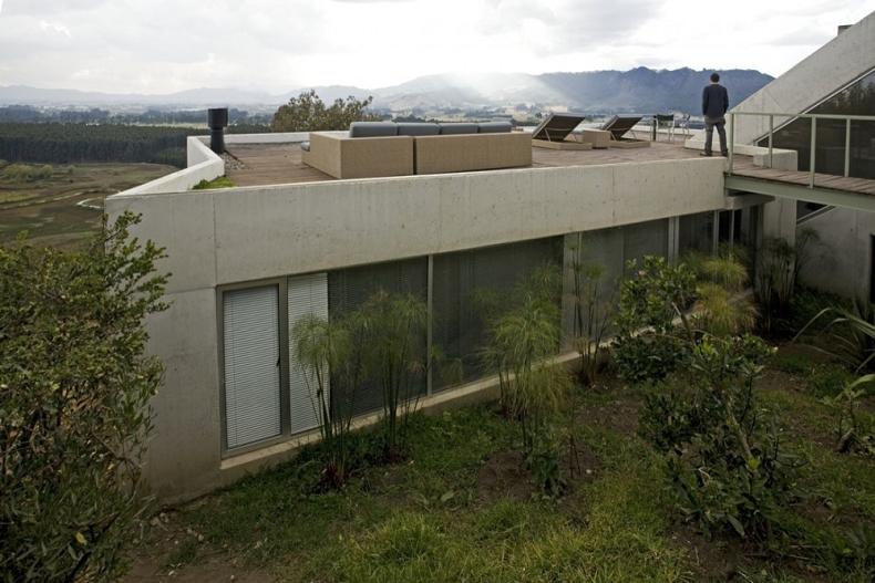 house on a steep hill green living roof plan b arquitectos giancarlo mazzanti 10 Beautiful Home on a Steep Hill with Incredible View [14 pics]