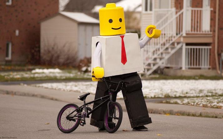 lego man funny halloween costume 25 Hilarious Halloween Costumes from the Weekend