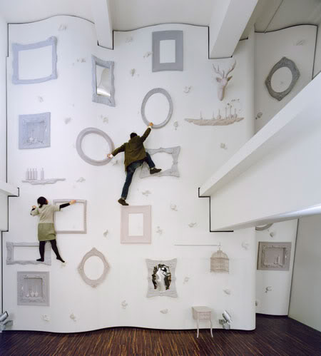 picture frame climbing wall Picture of the Day: Worlds Coolest Climbing Wall | Nov 16, 2010