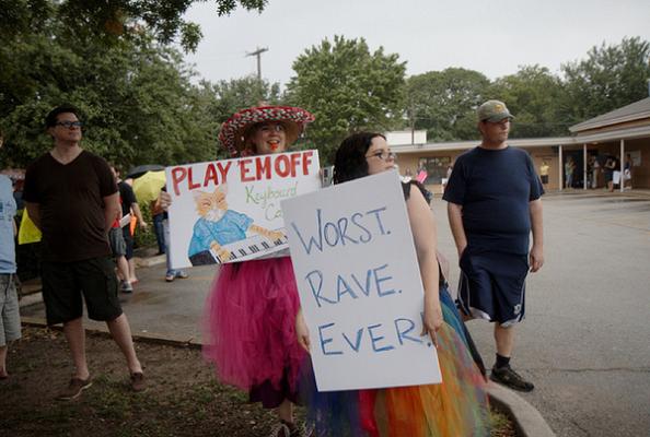 worst rave ever funny protest sign 25 Funniest Protest Signs of 2010