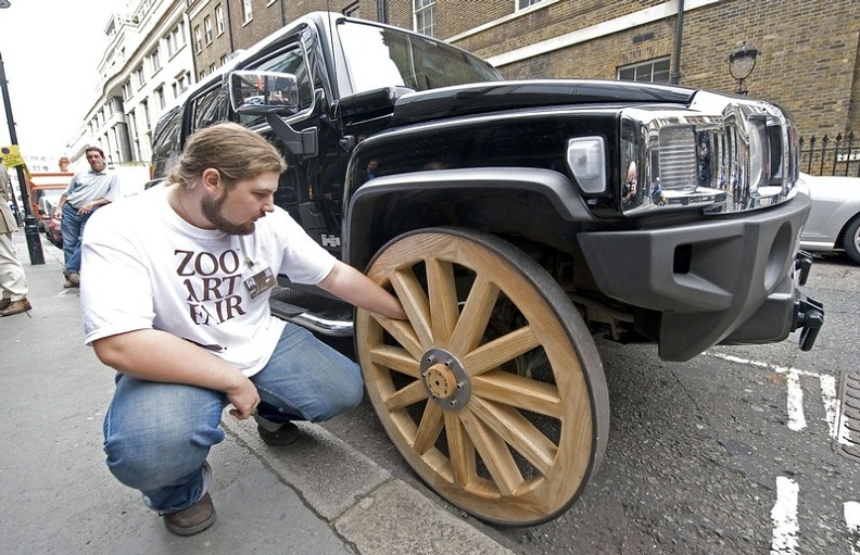 hummer with wooden wheels Picture of the Day: This Hummer Has Wooden Wheels!