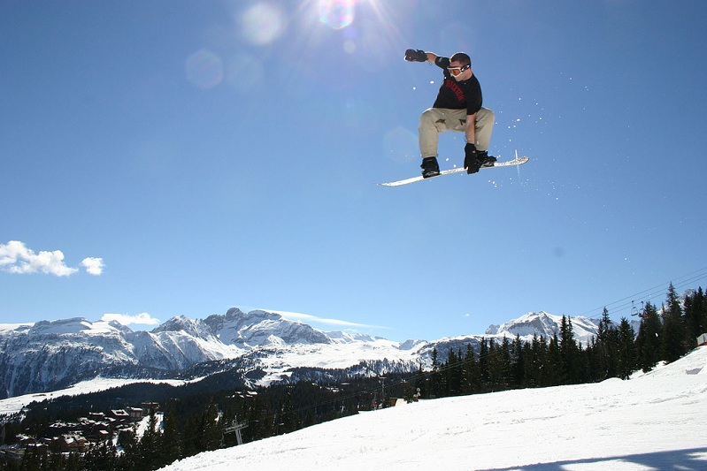 indy grab snowboarding The 5 Essential Snowboard Grabs [20 Pics]