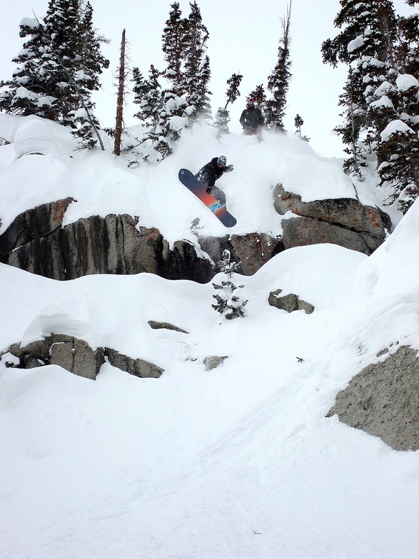 mute grab snowboarding The 5 Essential Snowboard Grabs [20 Pics]