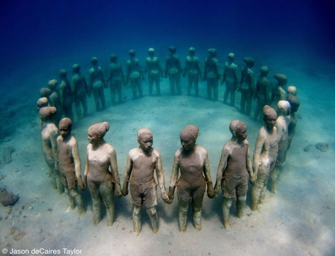 underwater sculptures artist jason decaires taylor artificial reefs 30 Astonishing Underwater Sculptures by Jason deCaires Taylor [30 pics]