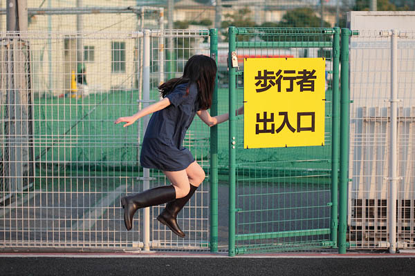 japanese girl levitates natsumi hayashi 19 Natsumi Hayashi: A Life of Levitation [25 pics]