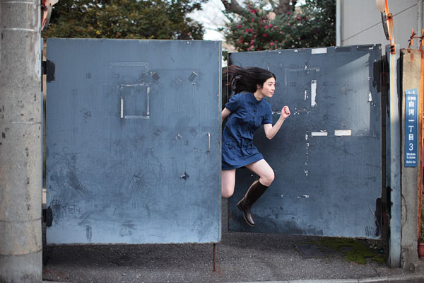 japanese girl levitates natsumi hayashi 2 Natsumi Hayashi: A Life of Levitation [25 pics]
