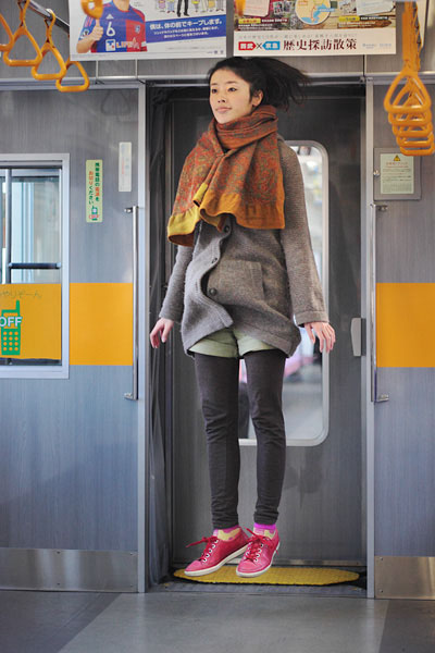 japanese girl levitates natsumi hayashi 22 Natsumi Hayashi: A Life of Levitation [25 pics]