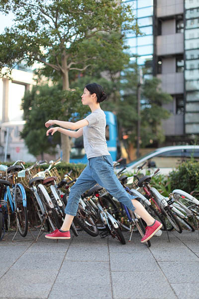 japanese girl levitates natsumi hayashi 23 Natsumi Hayashi: A Life of Levitation [25 pics]