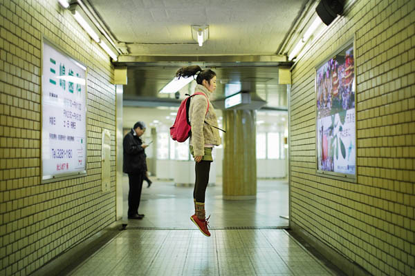 japanese girl levitates natsumi hayashi 24 Natsumi Hayashi: A Life of Levitation [25 pics]