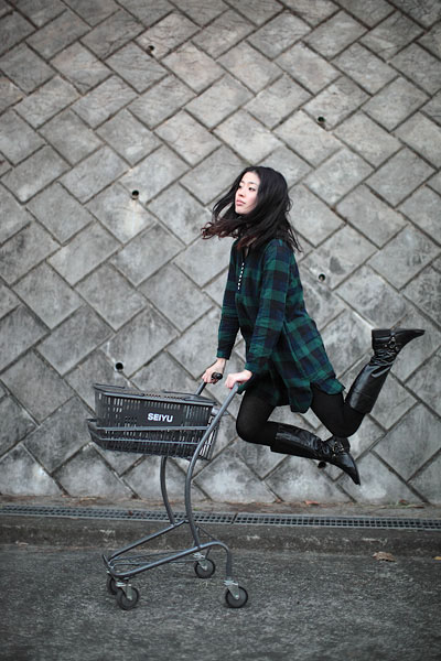 japanese girl levitates natsumi hayashi 25 Natsumi Hayashi: A Life of Levitation [25 pics]