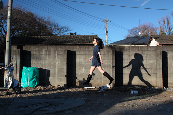 japanese girl levitates natsumi hayashi 6 Natsumi Hayashi: A Life of Levitation [25 pics]