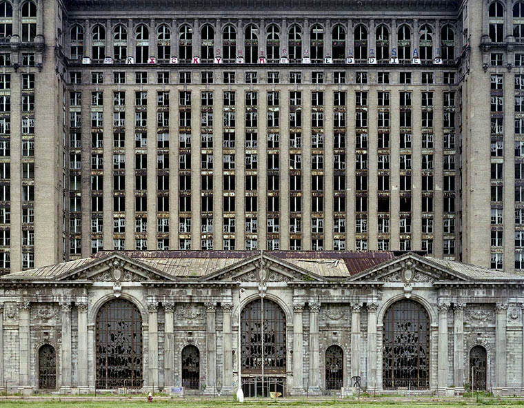 ruins of detroit yves marchand romain meffre 3 The Ruins of Detroit
