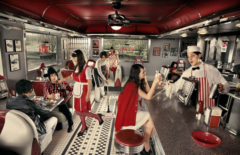 the white stripes in a diner Picture of the Day: The White Stripes
