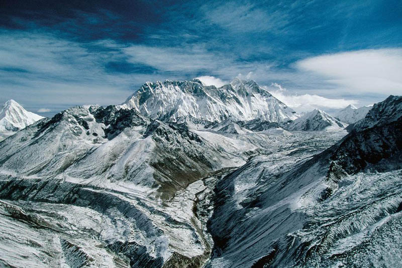 mount everest himalayas nepal 25 Mind Blowing Aerial Photographs Around the World