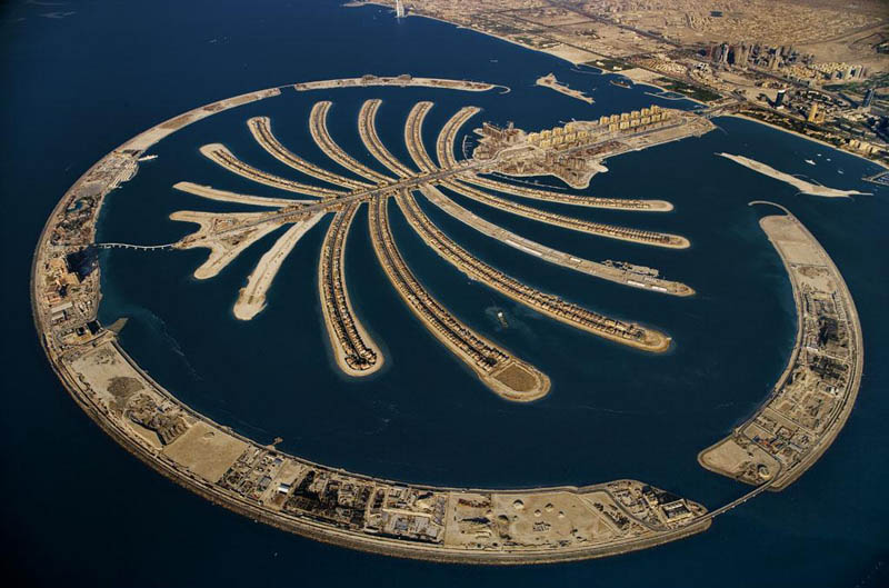 palm jumeirah artificial island dubai united arab emirates 25 Mind Blowing Aerial Photographs Around the World
