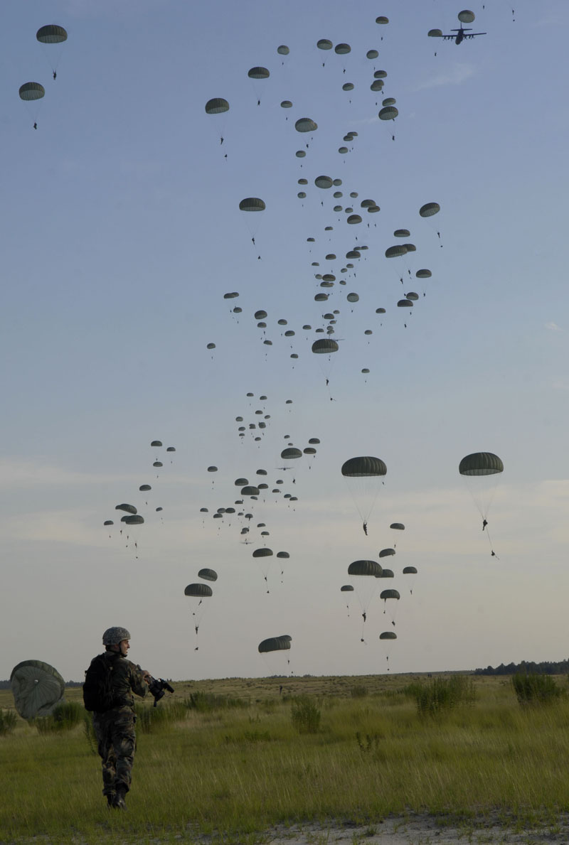 us paratroopers Picture of the Day: US Paratroopers