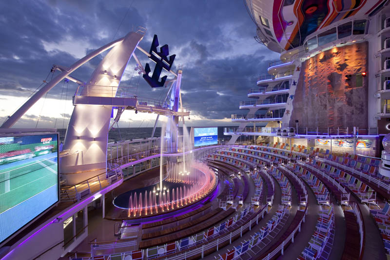 worlds biggest cruise ship allure of the seas royal carribean 10 The World's Largest Aquarium [25 pics]
