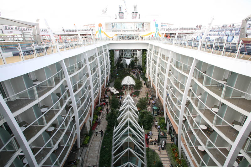 worlds biggest cruise ship allure of the seas royal carribean 17 The Worlds Largest Cruise Ship: Allure of the Seas