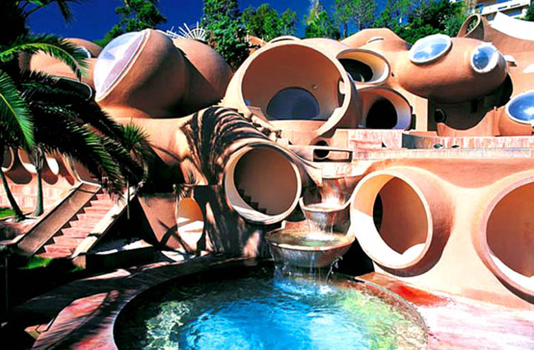 palais bulles palace of bubbles pierre cardin house antti lovag cannes 1 Postman Spends 33 Years Building Palace by Hand [25 pics]