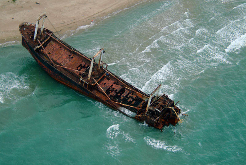 shipwreck italy 25 Haunting Shipwrecks Around the World