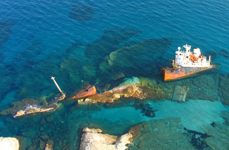 shipwreck by darth 25 Haunting Shipwrecks Around the World