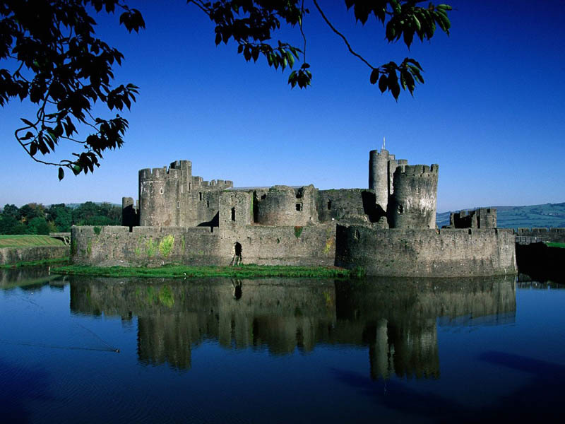 caerphilly castle moat 20 Impressive Moats Around the World