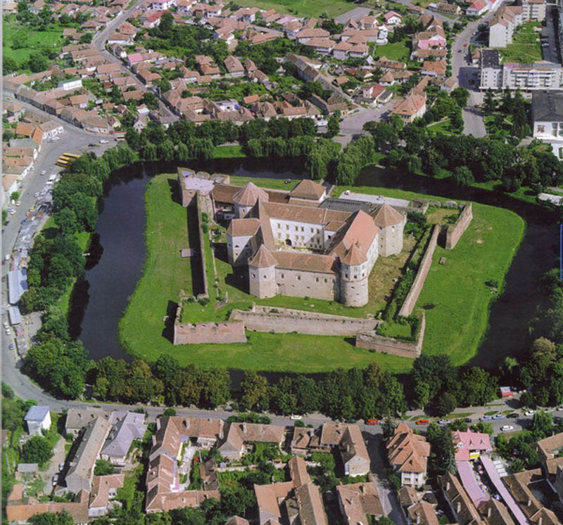 fagaras castle romania moat 20 Impressive Moats Around the World
