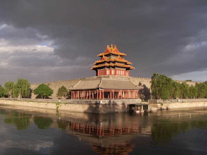 forbidden city china moat 20 Impressive Moats Around the World